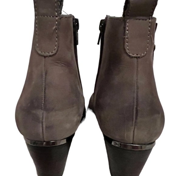 Steve Madden leather bootie. - Picture 3 of 3